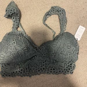 Arie bralette green - size small. With tags!! Removable pads